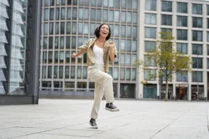 エクスタティックダンス瞑想：体を動かしストレスを踊り飛ばす！