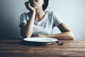 断続的ファスティングで脳を健康に：ストレス軽減と認知機能強化