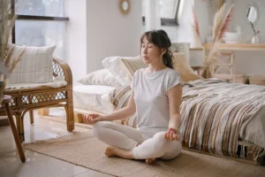 睡眠の質を上げる：7日間の夜の瞑想ルーティン