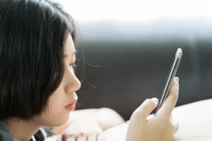 SNS中毒からの脱却：他者との比較ストレスを軽減し心の回復を