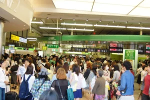 広場恐怖症（アゴラフォビア）の原因と人混みや閉鎖空間の克服法