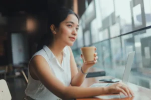 コーヒー摂取でドーパミンを活性化し仕事のストレス耐性を高める