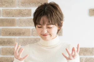 ドラマセラピーで自己表現：メンタルヘルスと感情解放を高める