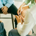 メンタルヘルスの問題を抱える人をどうサポートするか?