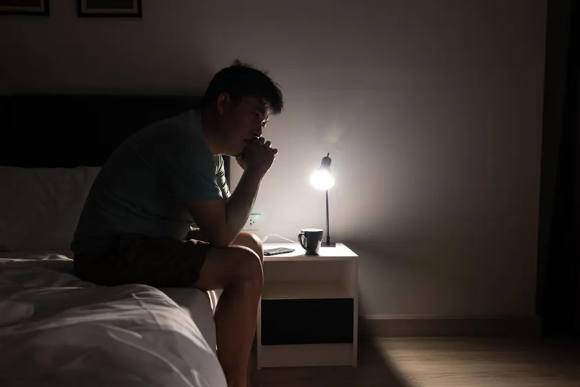 夜中に起きる漠然とした不安や恐怖を和らげるセルフケア方法