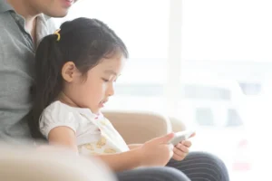 育児中の「スクリーンタイム罪悪感」：心と体を整える生活習慣を