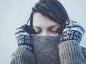 冬季うつ（季節性情動障害）が辛い時：5分間の落ち込み対処法