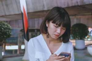 SNSで多くの人達と繋がっているのに孤独を感じる原因と対処法