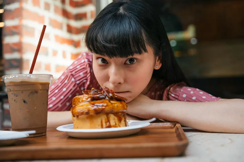 ストレスで甘いものを食べたくなる理由:味覚変化と過食対処法