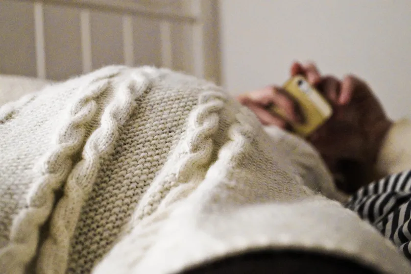 冬季の睡眠障害を解消:朝の暗さ起床困難と光目覚まし時計の効果